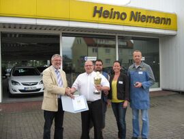 Die Adam Opel AG hat dem Autohaus Heino Niemann am 23.06.2011 den „Opel-Service-Pokal“ für besonders gute Leistungen im Werkstattbereich verliehen.